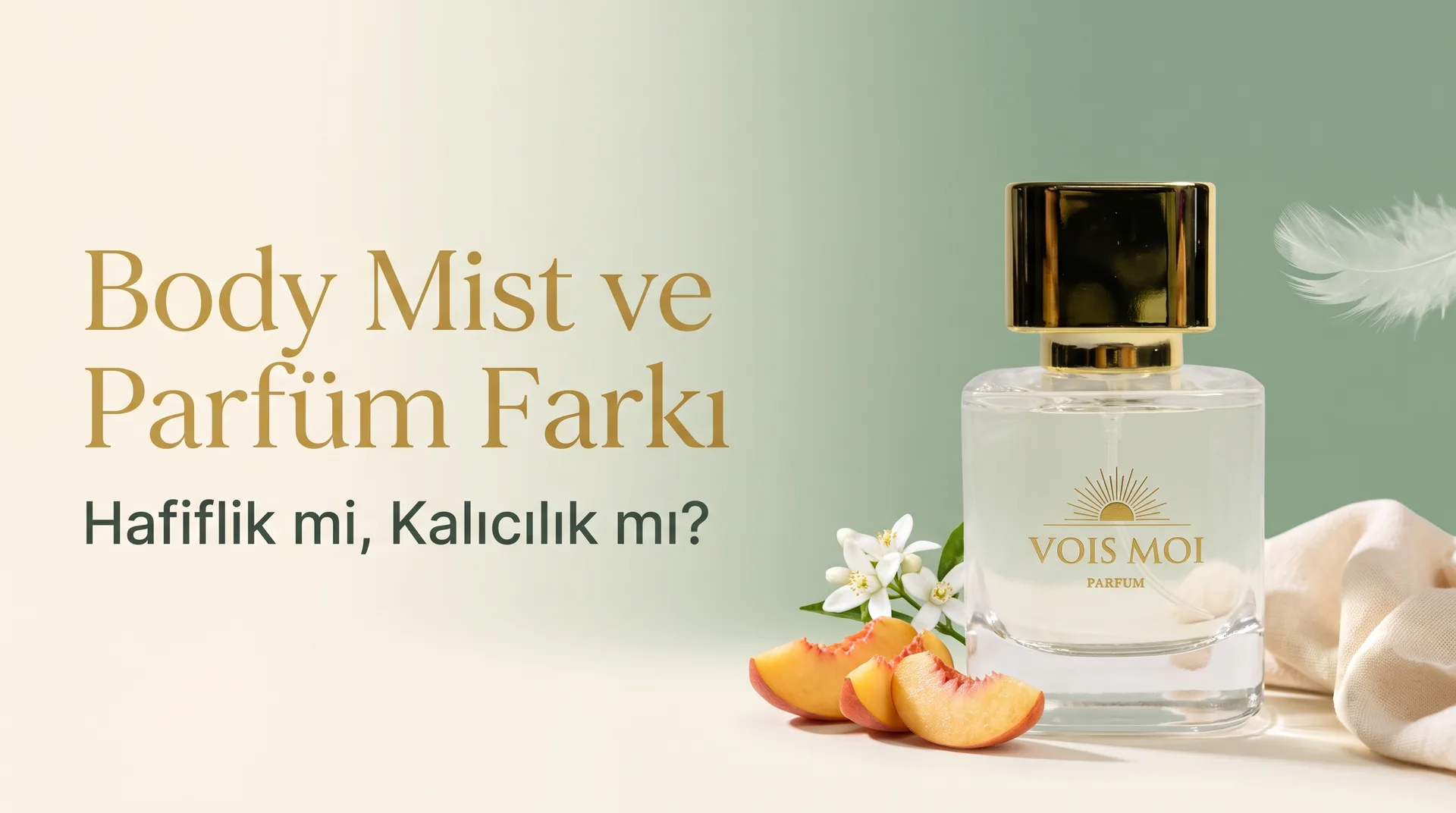 Vois Moi parfüm şişesi; şeftali dilimleri, portakal çiçeği, tüy ve krem rengi kumaş ile